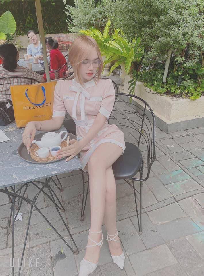 Gái gọi cao cấp da trắng như tuyết, nữ thần ngọt ngào có đôi chân và hông đẹp, sự hợp tác nhẹ nhàng, tình dục nồng nàn thực sự thú vị...